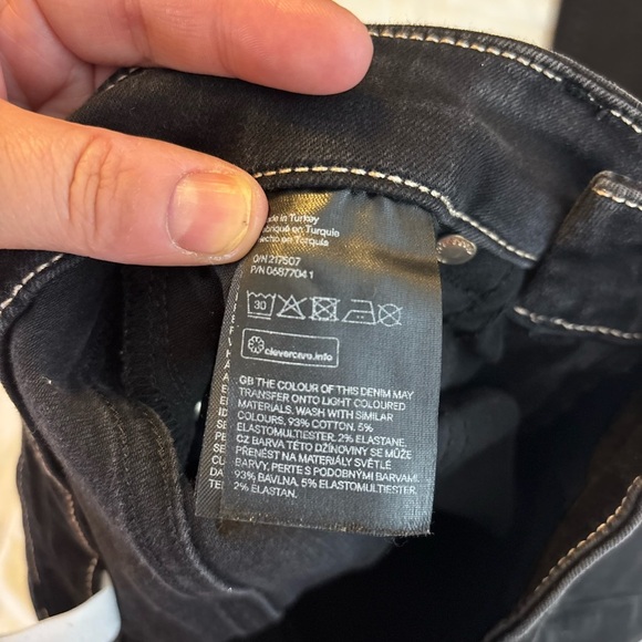 Sleek Black Skinny Jeans with Quality Denim - Picture 7 of 9